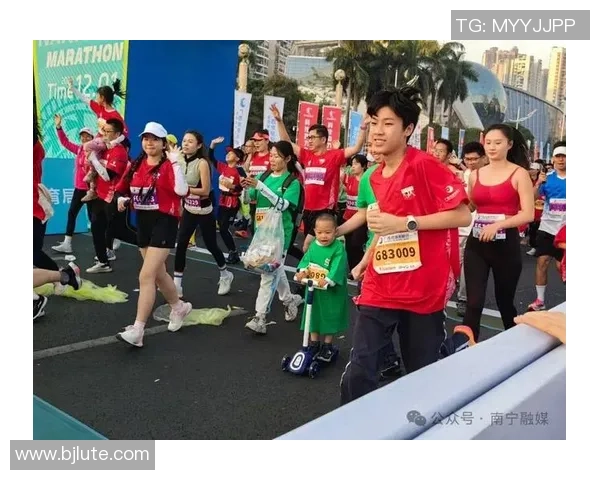 南马小志愿者仍是运动小能手，要像马拉松运动员相同持之以恒地奔驰！